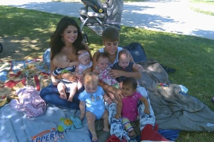normal_002%7E38 - Justin and Selena at the Park with some Babies