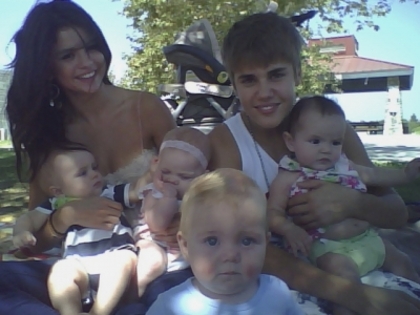 normal_006%7E29 - Justin and Selena at the Park with some Babies