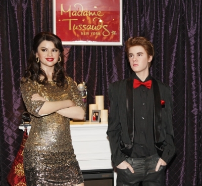 normal_005%7E30 - Justin and Selenas Wax Figures at Madame Tussauds New York