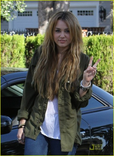 miley-cyrus-peace-02