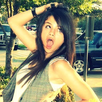 selena-gomez-rare-pics-3