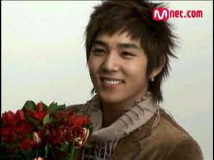 kim youngwoon&hl=ro&prmd=imvns&tbh&tbo=u&source=univ&sa