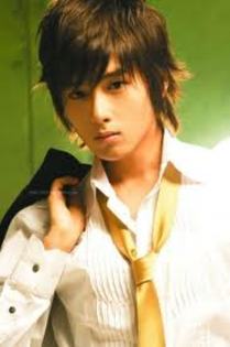 kim%u2011ryeo%u2011wook%u2011super%u2011junior - Kim Youngwoon