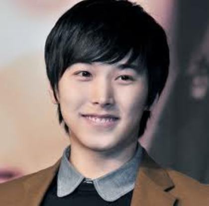 =Lee Sungmin&hl=ro&prmd=imvns&tbm=isch&tbo=u&source=a=X&ei=fTYlT7icH8u