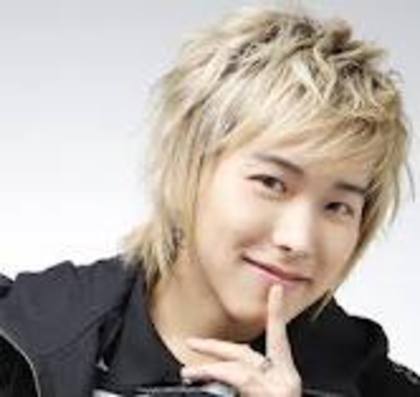 =Lee Sungmin&hl=ro&prmd=imvns&tbm=isch&tbo=u&souruniv&sa=X&ei=fTYlT7icH8u - Lee Sungmin