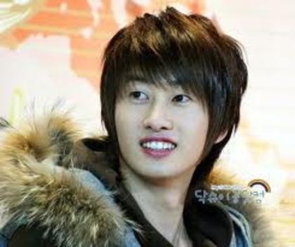 =Lee+Hyukjae&hl=ro&prmd=imvnsch&tbo=u&source=univ&sa=X&ei=3Dc - Lee Hyukjae