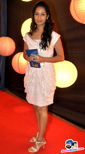 zee-rishtey-awards-2011-26 - x-Priya Marathe-x