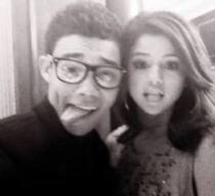 61969741_BELOHPU3 - selena gomez