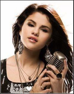 394469_287717464617263_119049044817440_705939_1346265594_n - Selena Gomez 4