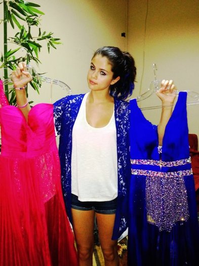 400571_289124957809847_119049044817440_708861_348366802_n - Selena Gomez 4