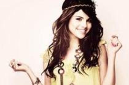 61292071_FHQMHVX2 - selena gomez