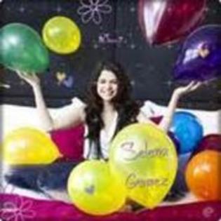 61292096_QLJAARK3 - selena gomez