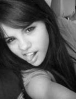 61292122_QEDGSHC - selena gomez