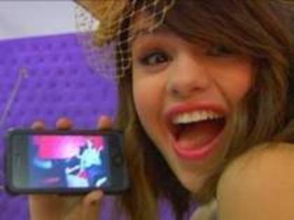 61292171_FXCNPVY2 - selena gomez