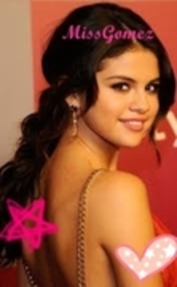 61593397_EBFXYZO3 - selena gomez