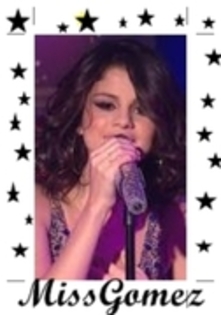 61679563_TTQEZVP - selena gomez