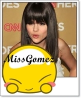 61679570_YPSFPZM - selena gomez