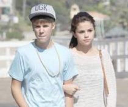 61687731_MCBXQJX3 - selena gomez