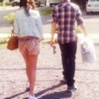61687735_TTTRQIA3 - selena gomez