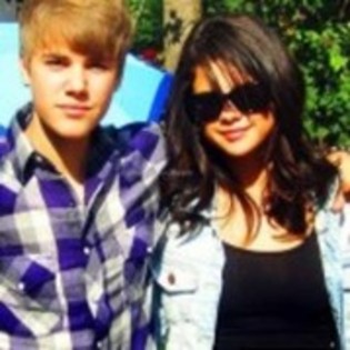 61687734_IKZIXCJ3 - selena gomez