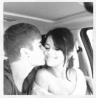 61687747_XSOZOSZ3 - selena gomez
