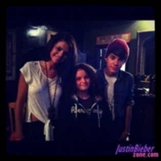 61687752_NUFDQIT - selena gomez