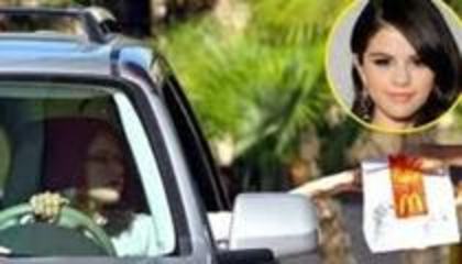 62001919_YSCHKFL - selena gomez