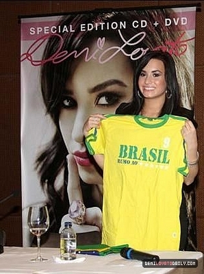 Demi (3) - Demitzu - 28 05 2010 - Press Conference in Sao Paulo Brazil