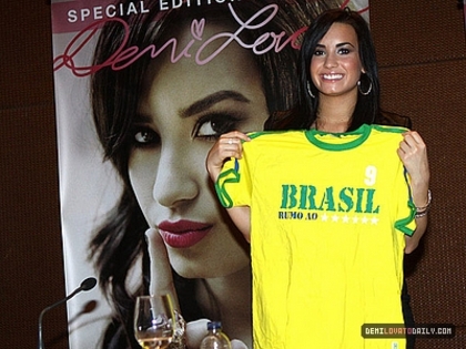 Demi (4) - Demitzu - 28 05 2010 - Press Conference in Sao Paulo Brazil