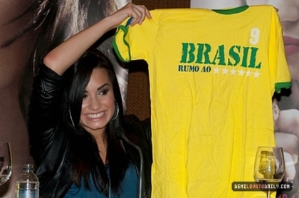 Demi (5) - Demitzu - 28 05 2010 - Press Conference in Sao Paulo Brazil