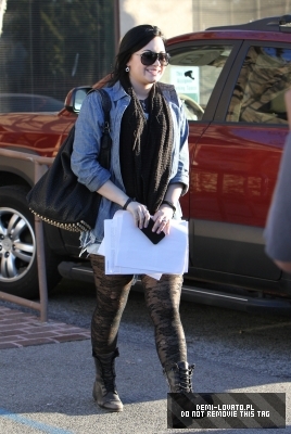 normal_Demi_Lovato_2011_Kosty555_info_001