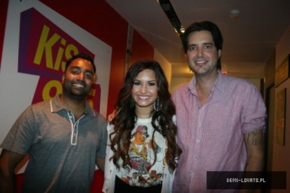 normal_mURI_temp_1dd717e8 - Demitzu - 14 10 2011 - Visits KiSS 92 5