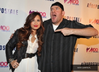 Demi (9) - Demitzu - 21 10 2011 - Jingle Ball 2011