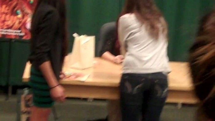 BEST DAY EVER_ MEETING DEMI LOVATO 036