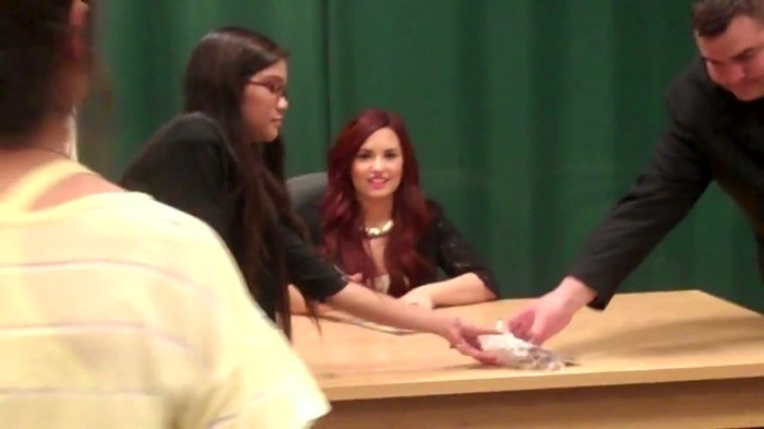 BEST DAY EVER_ MEETING DEMI LOVATO 039