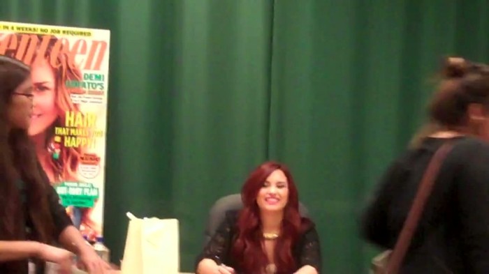 BEST DAY EVER_ MEETING DEMI LOVATO 062