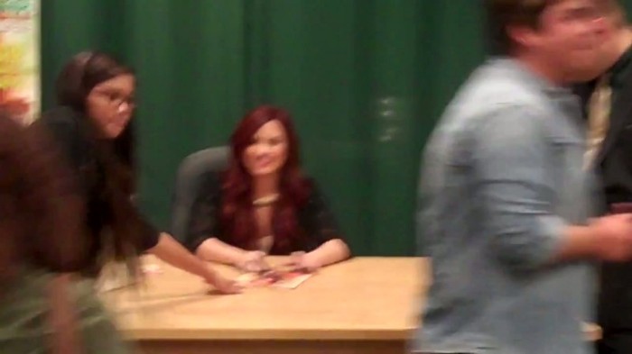 BEST DAY EVER_ MEETING DEMI LOVATO 071