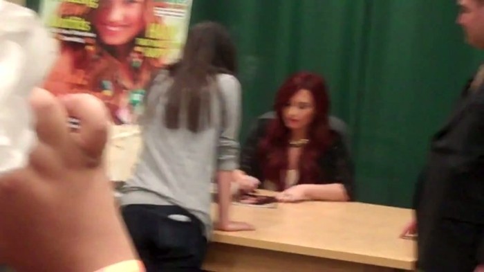 BEST DAY EVER_ MEETING DEMI LOVATO 098