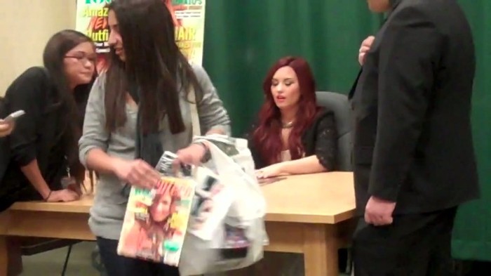 BEST DAY EVER_ MEETING DEMI LOVATO 107