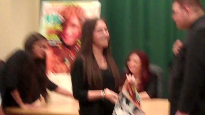 BEST DAY EVER_ MEETING DEMI LOVATO 113