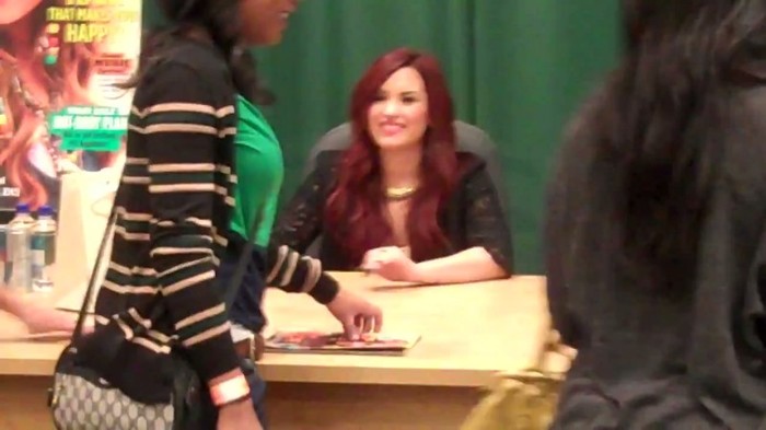 BEST DAY EVER_ MEETING DEMI LOVATO 135