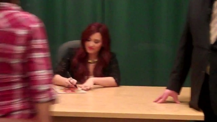 BEST DAY EVER_ MEETING DEMI LOVATO 138