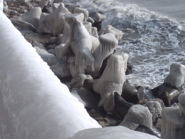 si stavilopozii au inghetat - iarna la mare-2012