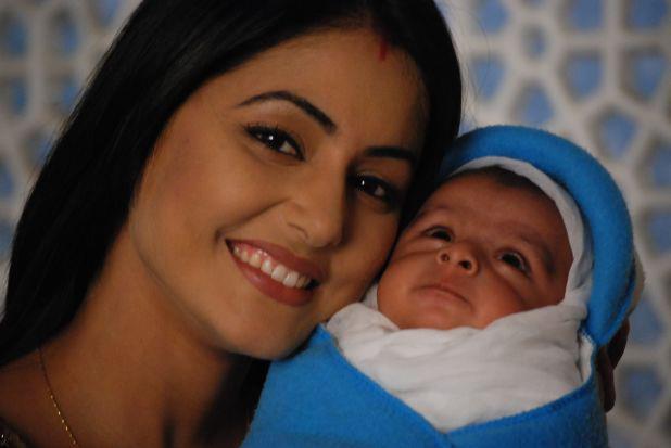 424197_340279602671997_121004084599551_1127230_1217391246_n - Hina Khan