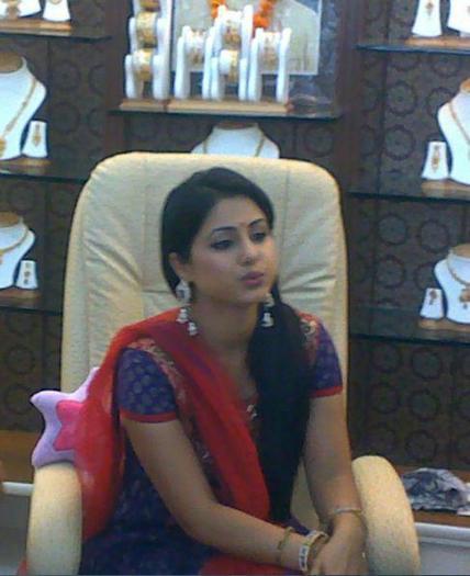 313751_275030162530275_121004084599551_938397_388921301_n - Hina Khan