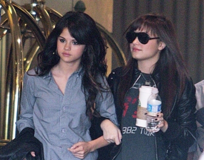 normal_selenafan01 - arriving at Tornoto-s Airport