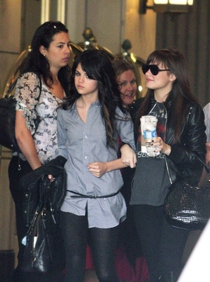 normal_selenafan02 - arriving at Tornoto-s Airport