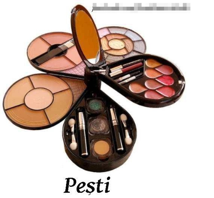 Pesti - Make up