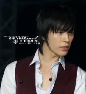 =Lee Donghae&hl=ro&prmd=imvnsl&tbm=isch&tbo=u&source=univ&sa=X&ei=ByYoT-rGB8ft-gar - Lee Donghae