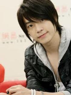 =Lee Donghae&hl=ro&prmd=imvnsl&tbmce=univ&sa=X&ei - Lee Donghae